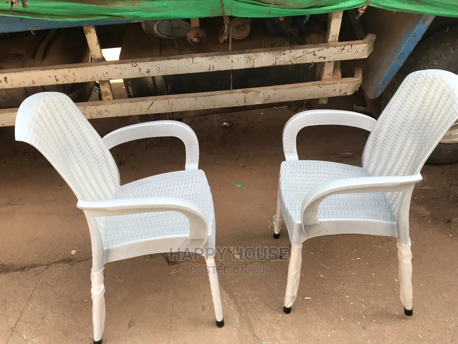 Plastic Chairs With Steel Stands