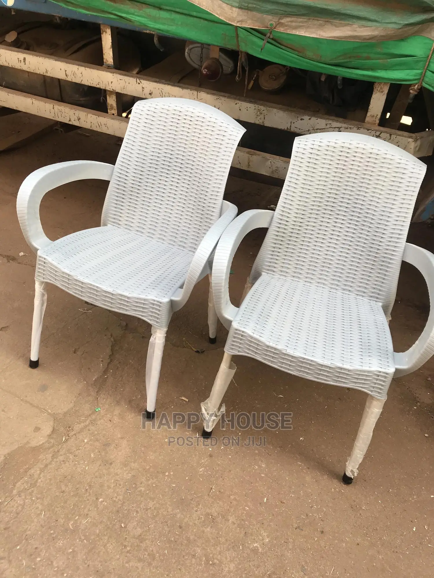 Plastic Chairs With Steel Stands