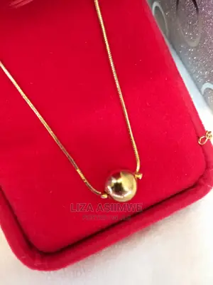 Simple and Unique Chocka Necklaces Available With the Box
