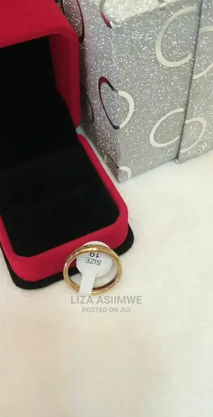 Wedding Rings Available at a Cheap Price With a Ring Box