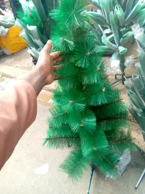Christmas Pine Tree (0.9M)