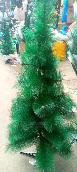 Christmas Pine Tree (0.9M)