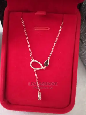 Unique and Classy Rose Gold Necklace Available With the Box