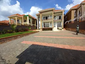 Furnished 6bdrm Mansion in Kira Tarmacked for Sale