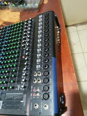 Yamaha Mg20xu Mixer 20 Channles