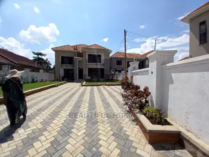 Furnished 6bdrm Duplex in Kira Rich, Central Division for Sale