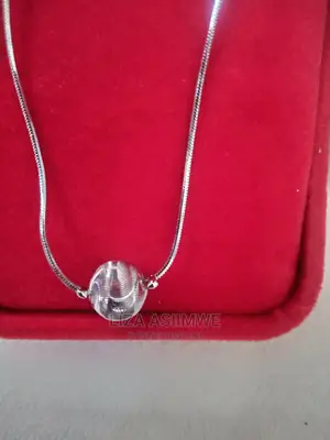 Simple and Unique Necklaces Available With the Gift Box