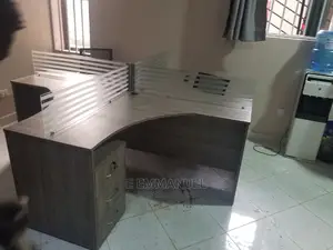 4 Seater Workstation/ Staff Desk