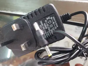 Universal Power Adapter AC/DC 12V 2A