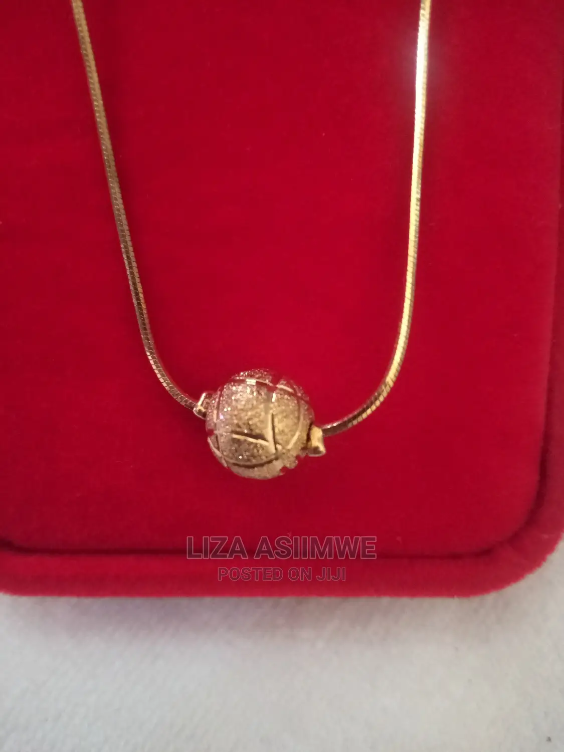 Simple Lady Necklaces Available With the Gift Box