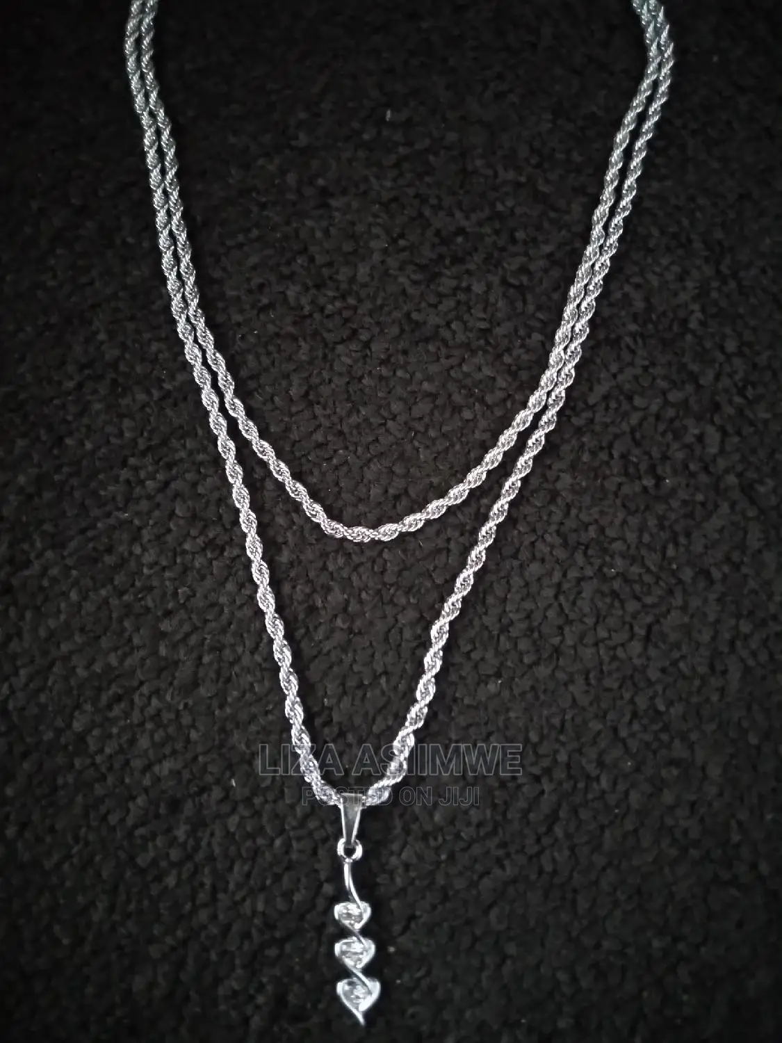 Simple and Unique Double Chain Available