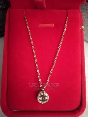 Simple and Unique Necklace Available With a Gift Box It'self