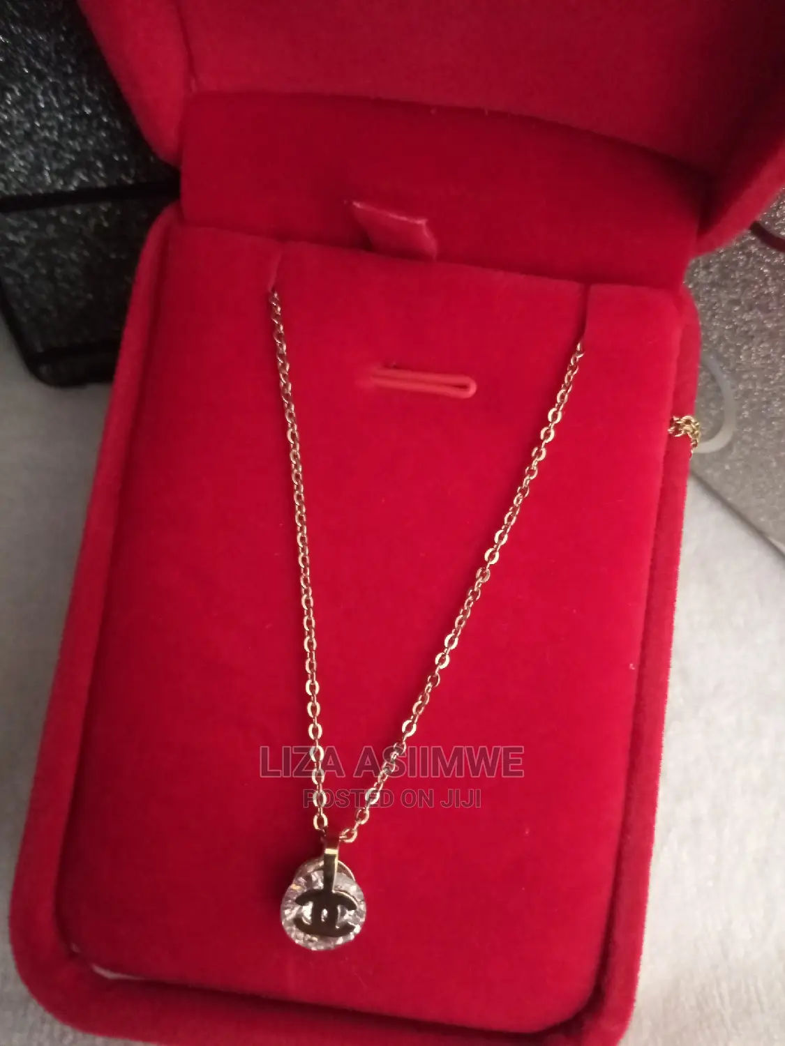 Simple and Unique Necklace Available With a Gift Box It'self