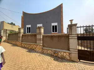 Furnished 4bdrm Villa in Kira Posh for Sale