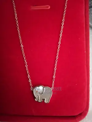 Simple and Classy Necklaces Available With the Gift Box