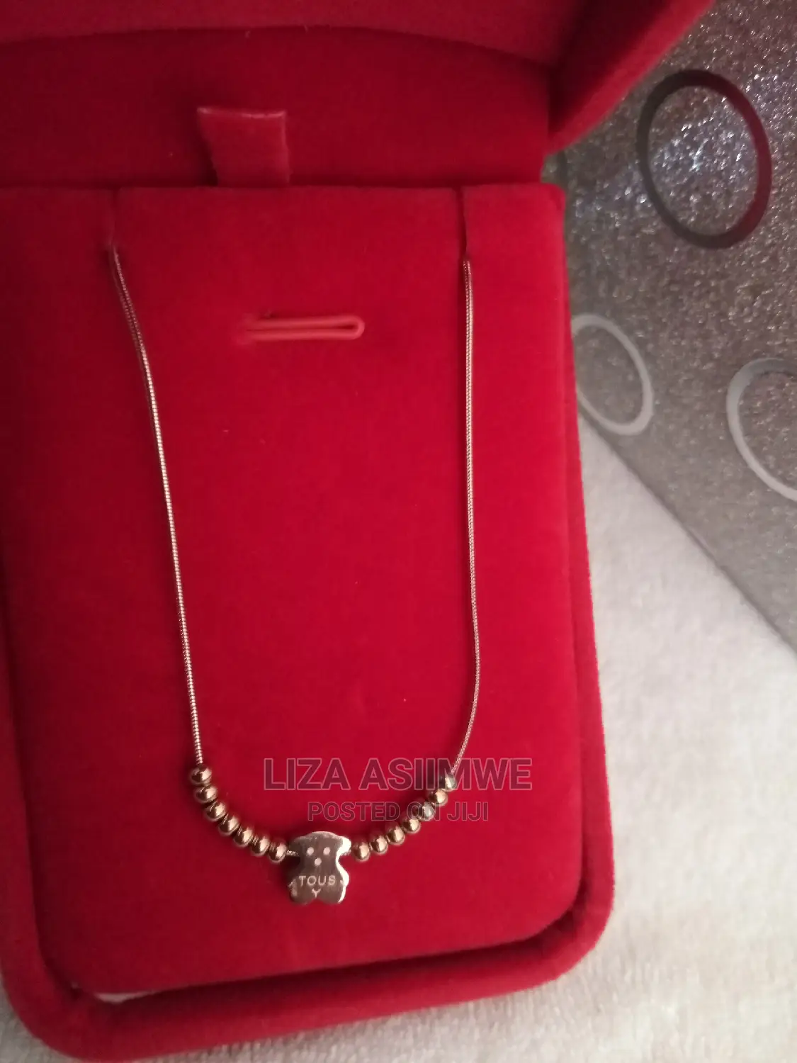 Unique and Simple Necklace Available With a Gift Box It'self