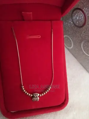 Unique and Simple Necklace Available With a Gift Box It'self
