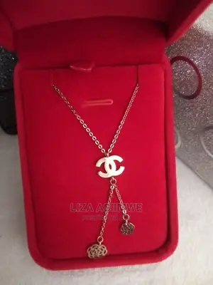 Simple Stainless Necklaces Available With the Gift Box