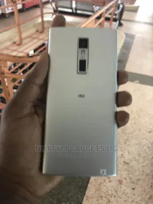 Kyocera Urbano V04 KYV45 64 GB Silver
