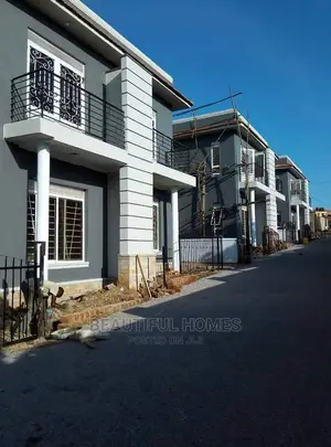 Furnished 4bdrm Villa in Tarmacked, Kira for Sale