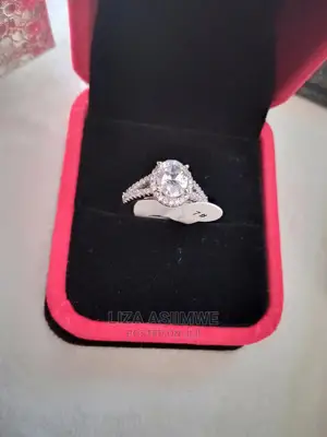 Nice and Authentic Engagement Rings Available With the Box