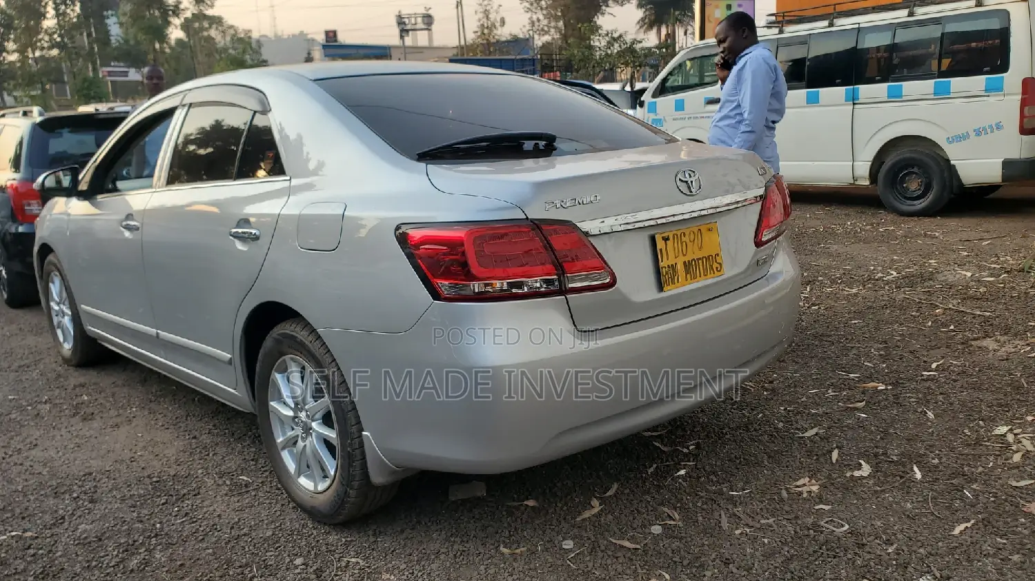 Toyota Premio 2017 Silver