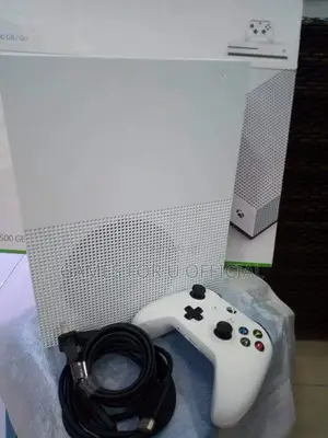 Xbox One Slim