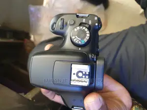 Canon 1300D
