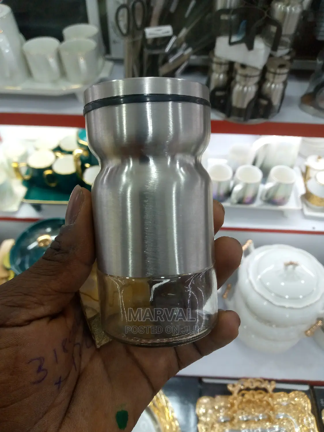 Dinning Salt Shaker Wth Holder