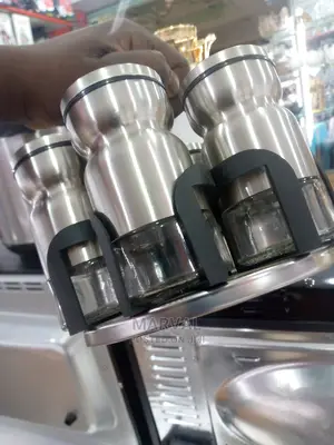 Dinning Salt Shaker Wth Holder