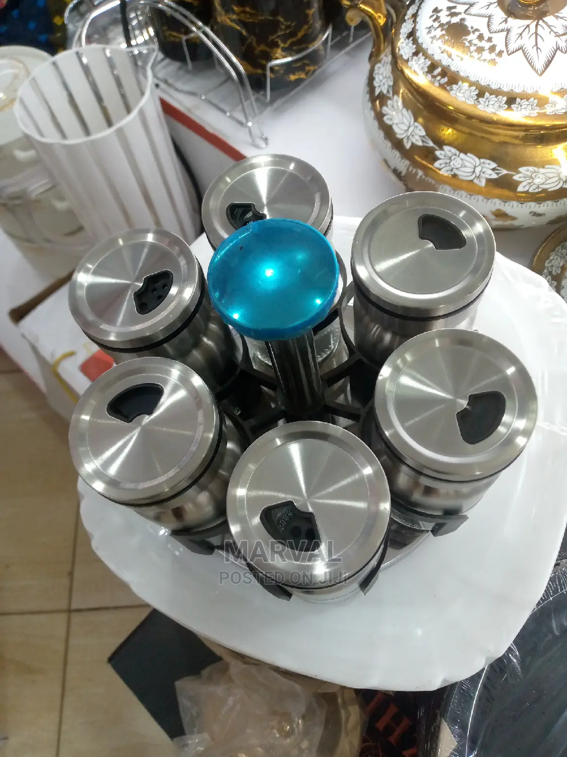 Dinning Salt Shaker Wth Holder