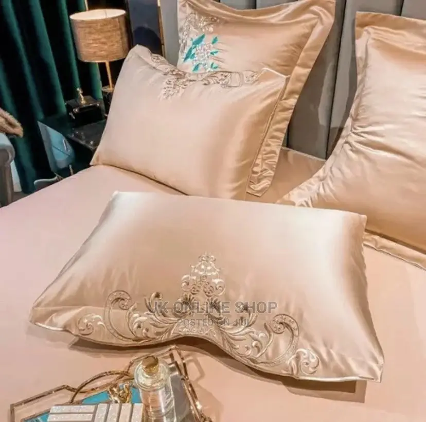 4pcs Satin Cotton Embroidery Patchwork Duve Cover Set Silky