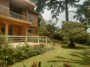 4bdrm Mansion in Mbuya, Central Division for Rent
