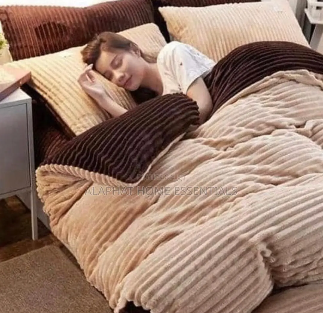 Coral Duvets 4pc 2 Pillow Cases and a Bedsheet