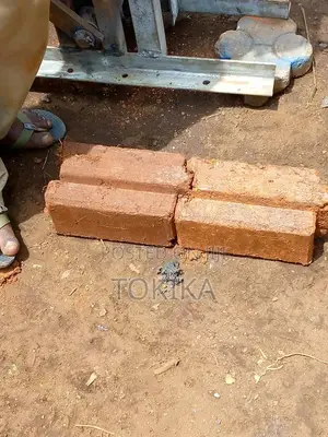 Interlocking Bricks Machine