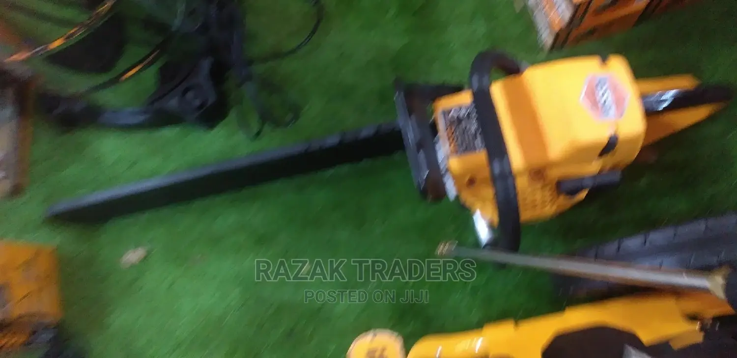 Gasoline Chainsaw Ingco 24"