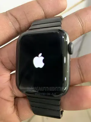 Apple Watch Series 5 With Unique Metallic Black Strap