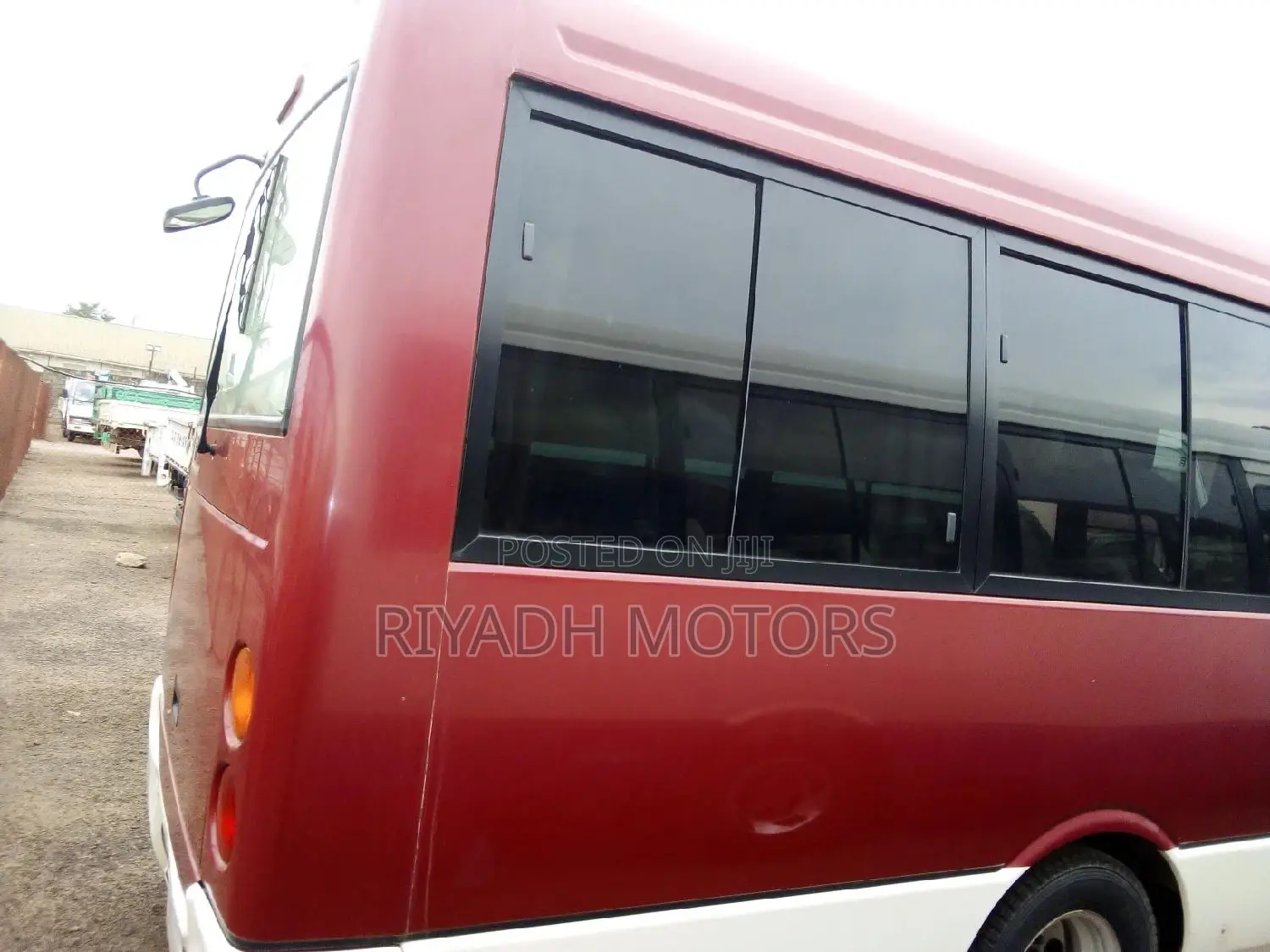 Mitsubishi Rosa 2007 Red