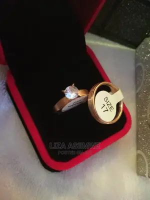 Quality Engagement Wedding Rings Available With a Ring Box