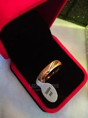Men's Wedding Rings Available With a Ring Box